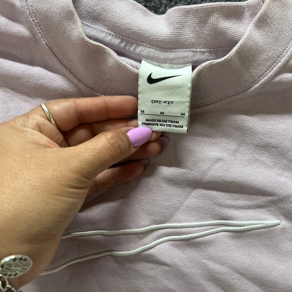 Nike Sweatshirt Womens Size M Purple Dri-Fit Embroidered Swoosh Relaxed Pullover